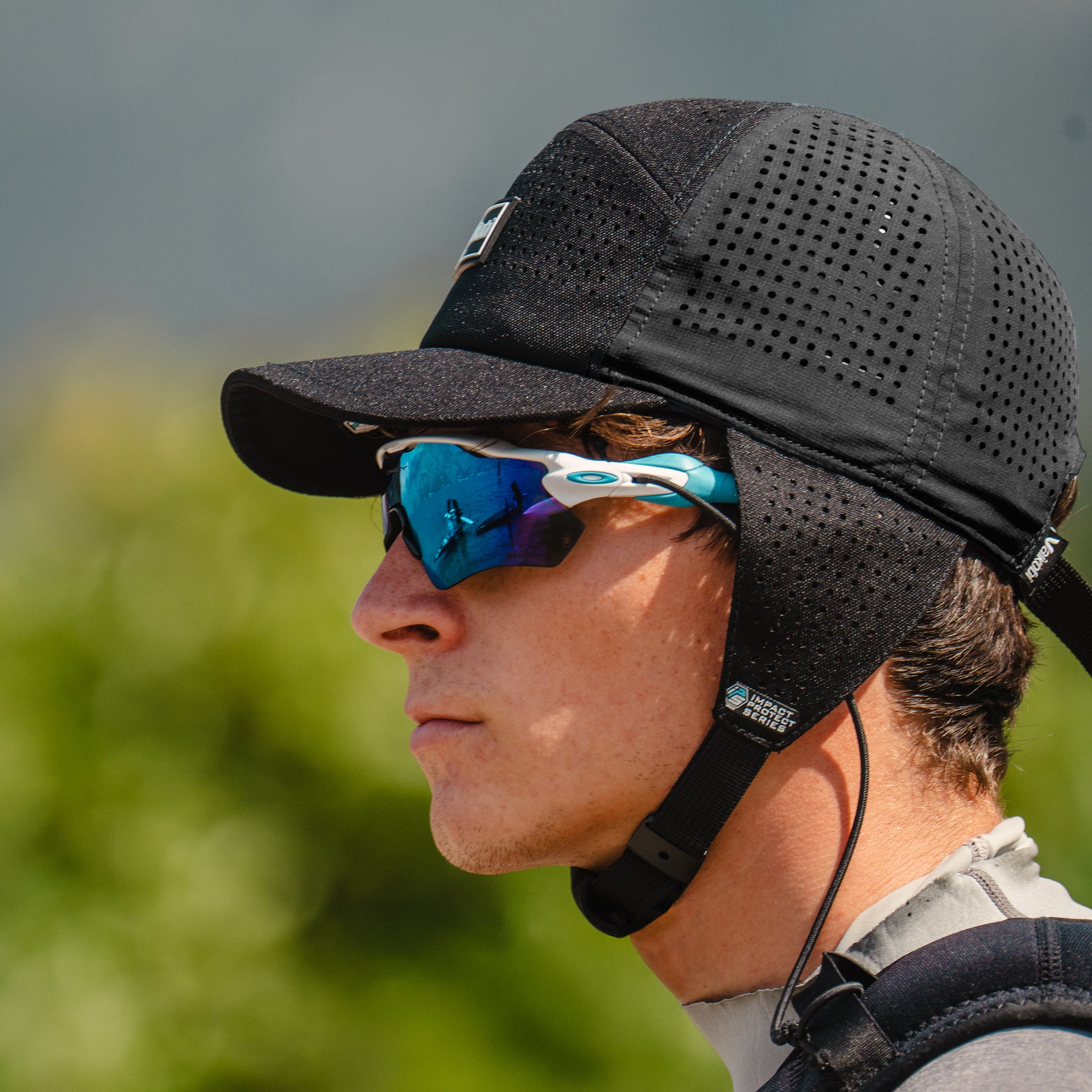 Bump Hat Surf - Black