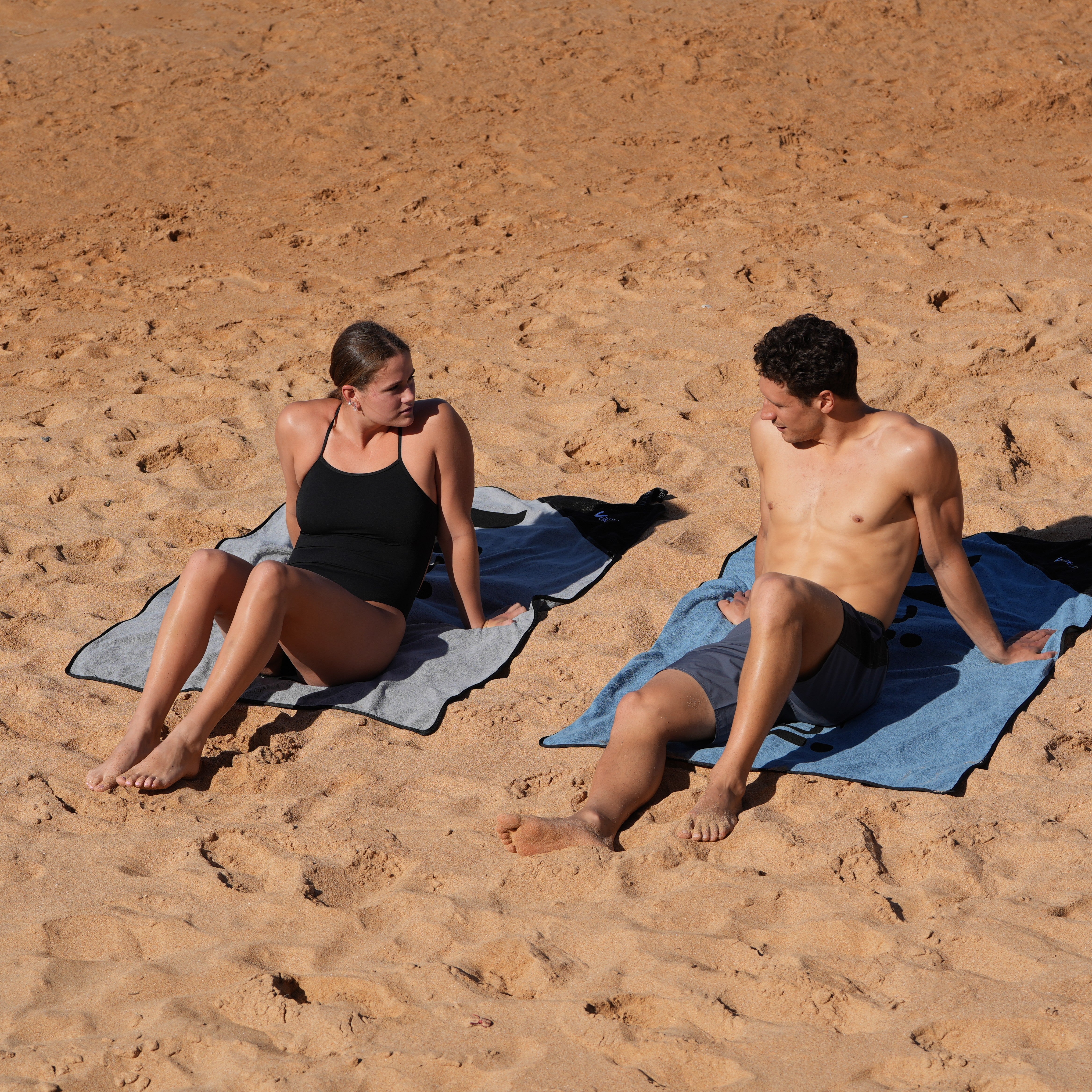 Beach Towel with Zip Pocket - Ocean Blue