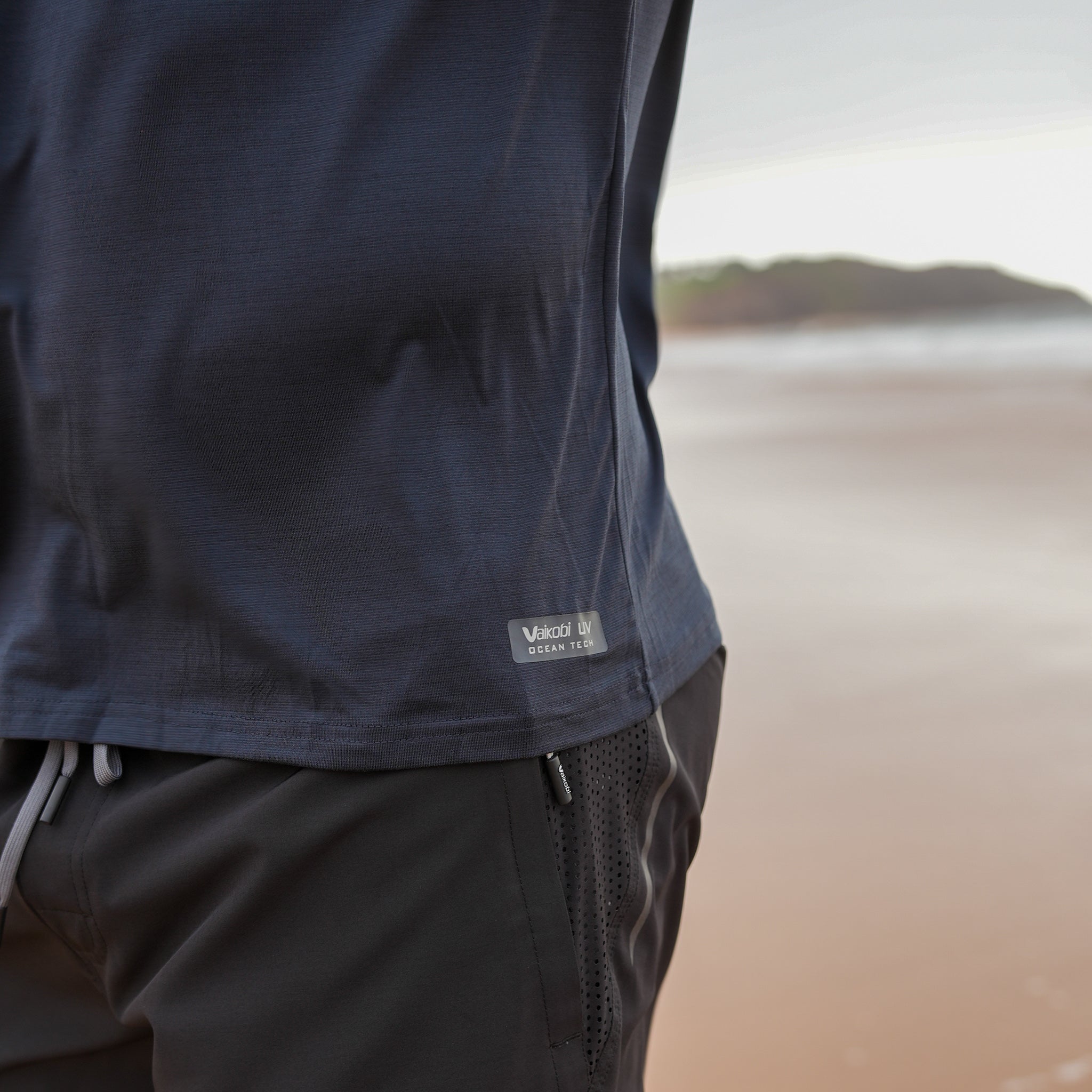 UV Ocean Tech Long Sleeve Zip Top - Charcoal | Vaikobi