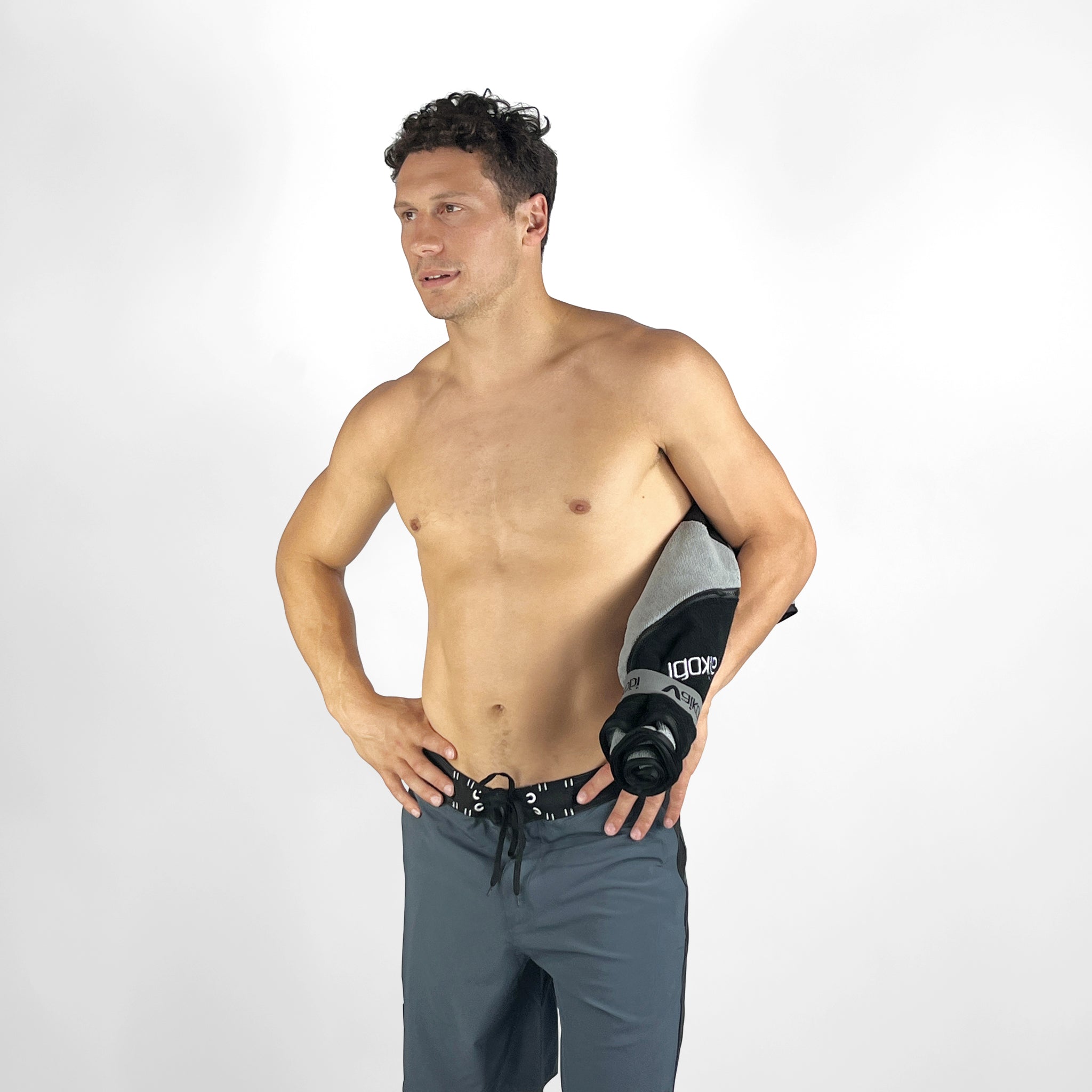 Beach Towel with Zip Pocket - Grey