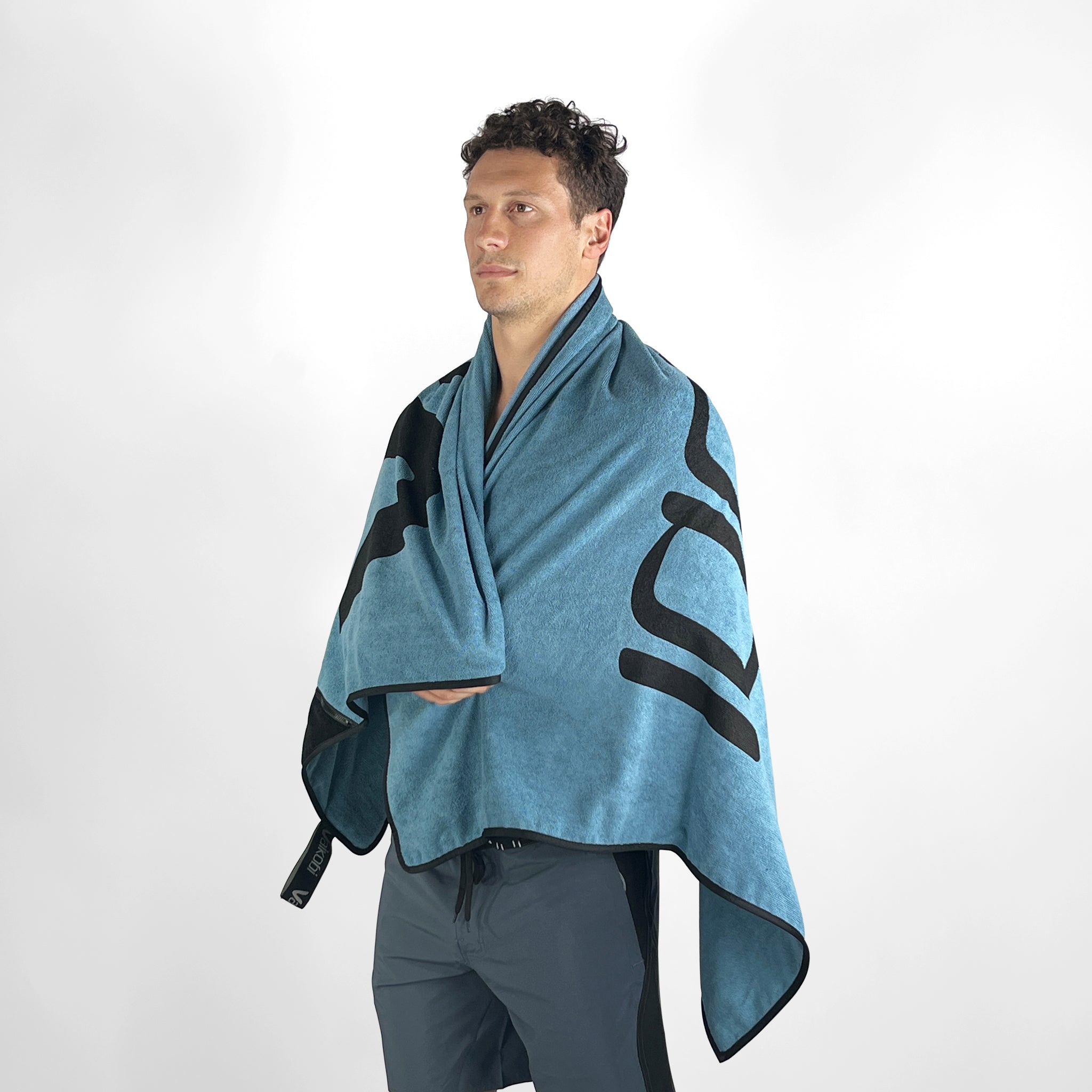Beach Towel with Zip Pocket - Ocean Blue